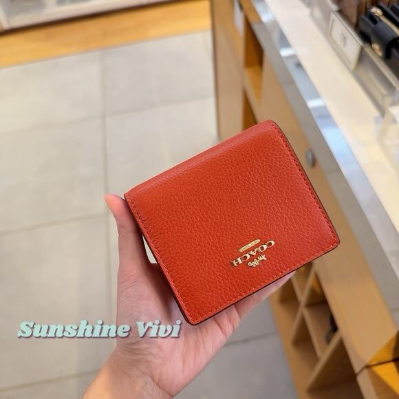 NWT Coach Snap Wallet With Charm In Pebbled Leather/Gold/Mango CBO74 - Picture 1 of 5